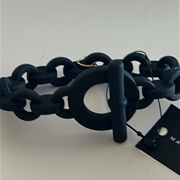 Marc By Marc Jacobs Macintosh BLAKC Turnlock Rubber Stretch Bracelet - NWT - Picture 8 of 12